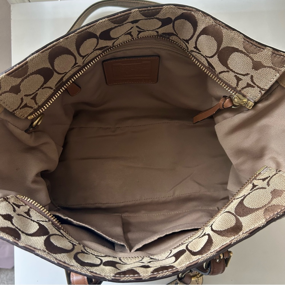Vintage Coach Brown and Tan Signature Shoulder Bag - Picture 5 of 10
